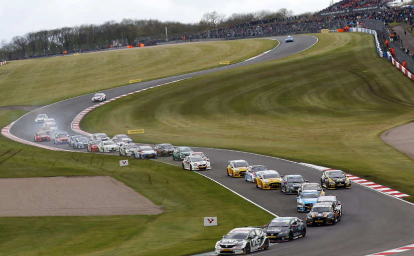 BTCC battle speeds into ultra-fast Thruxton