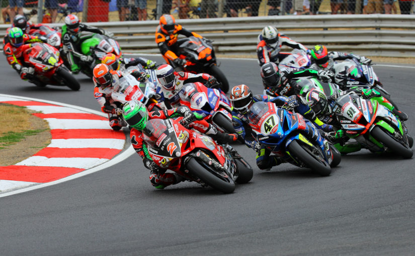 Battle lines drawn as British Superbike title fight powers into Thruxton