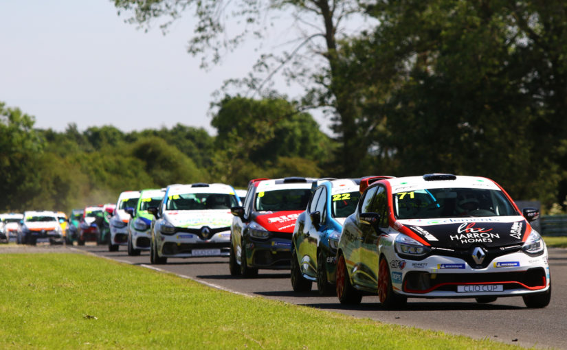 TOCA support championship deliver non-stop entertainment at Croft