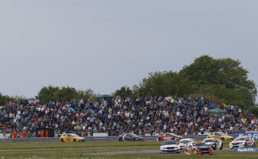 Thruxton hosts thrilling weekend of BTCC action as Jordan stars for BMW