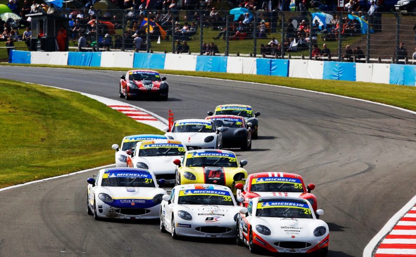 TOCA support championships speed into ultra-fast Thruxton