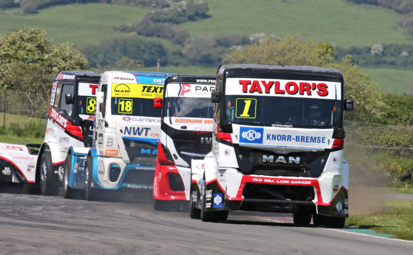 Thruxton revved up for blockbuster BARC race weekend