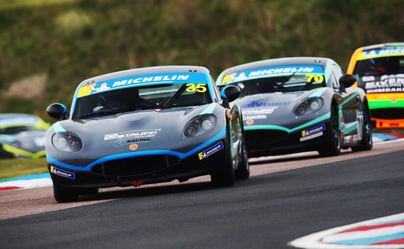 Action aplenty as TOCA support package roars into life at Thruxton