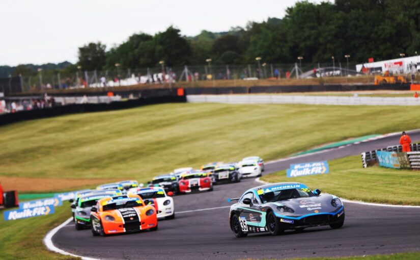 Brands Hatch provides backdrop to blockbuster TOCA support race action