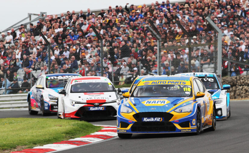 Multiple champions blast to BTCC wins at Brands Hatch