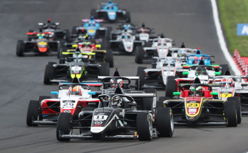 Title battles heat up on TOCA support bill at Donington Park GP