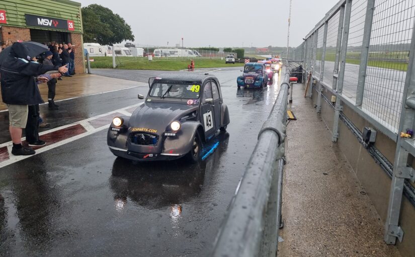 Classic 2CV Racing Club concludes 2023 season in all weathers at Snetterton