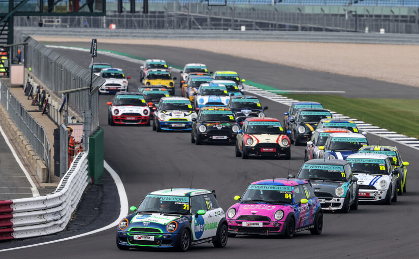 BARC championships entertain the masses at Silverstone