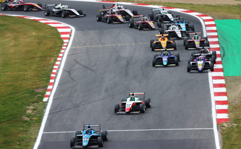Brands Hatch blockbusters on TOCA support package